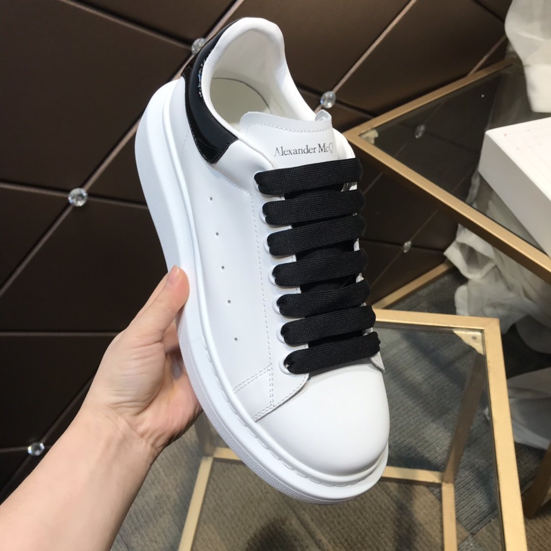 ALEXANDER MCQUEEN BIANCHE E NERE CON LACCI NERI